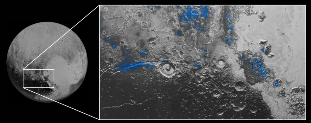 冥王星上的水冰（NASA/JHUAPL/SwRI）。本图利用可见-红外成像光谱仪（Ralph）的图像数据合成，图中水冰暴露的区域被突显成蓝色。图中埃利奥特坑（Elliot）左侧的维吉尔峡谷（Virgil Fossa）是该区域水冰信号最强的地区，图片上部的维京地带和右侧的巴雷山脉（Bar  Montes）也暴露出较多水冰。