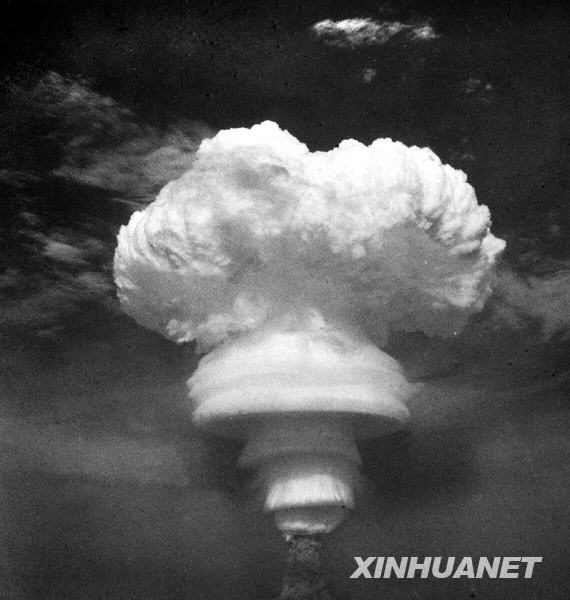18. 氢弹爆炸后的蘑菇云（新华网）.jpg