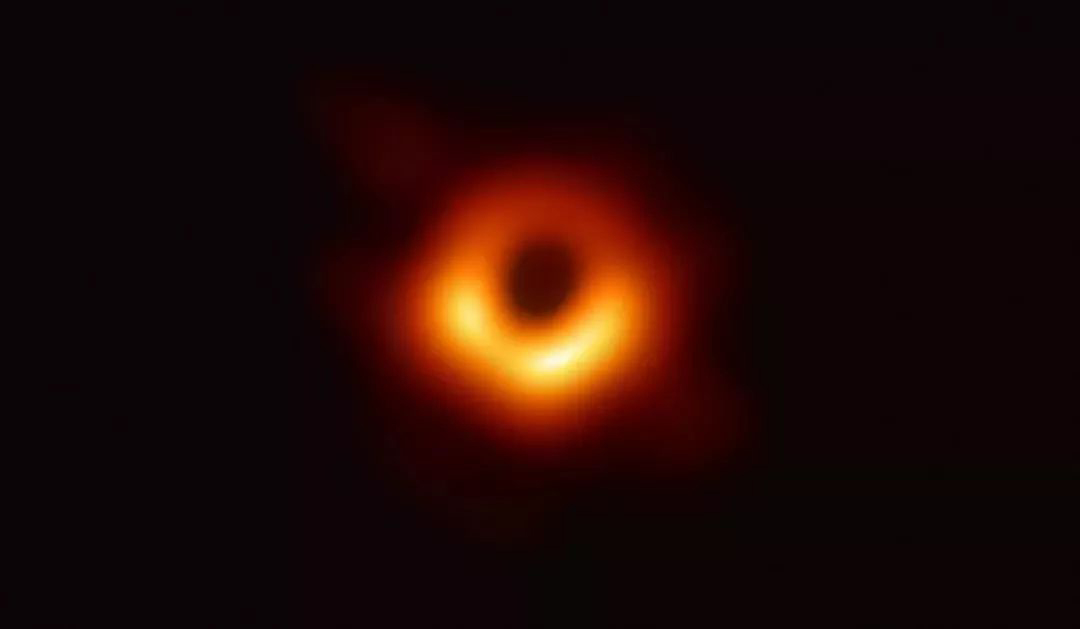 10.首张黑洞照片（图源：ESA).jpg